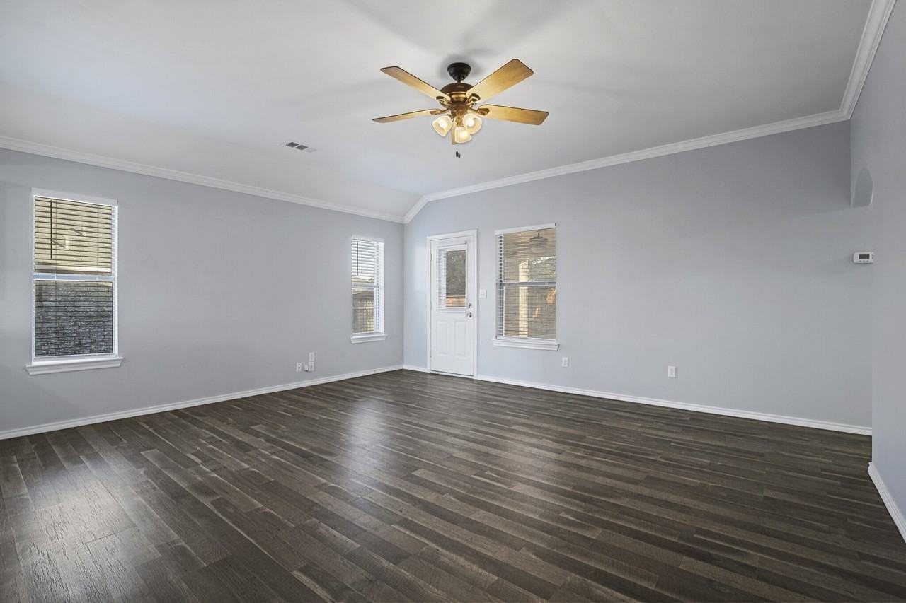 119 Magnolia St - Photo 6 of 25