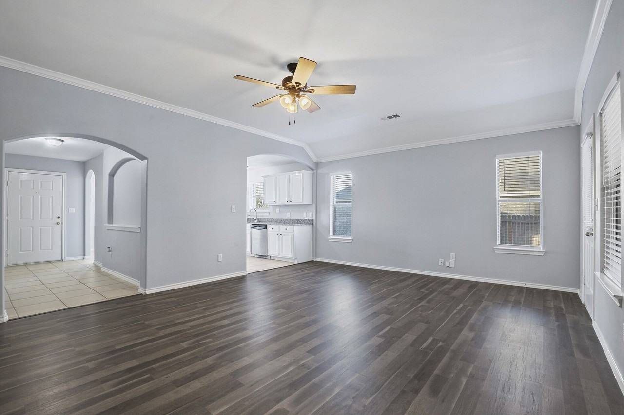 119 Magnolia St - Photo 7 of 25