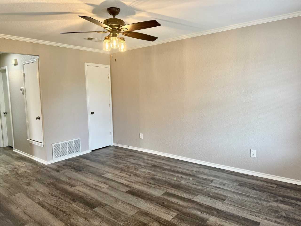 301 Shady Grove Dr #A - Photo 5 of 19