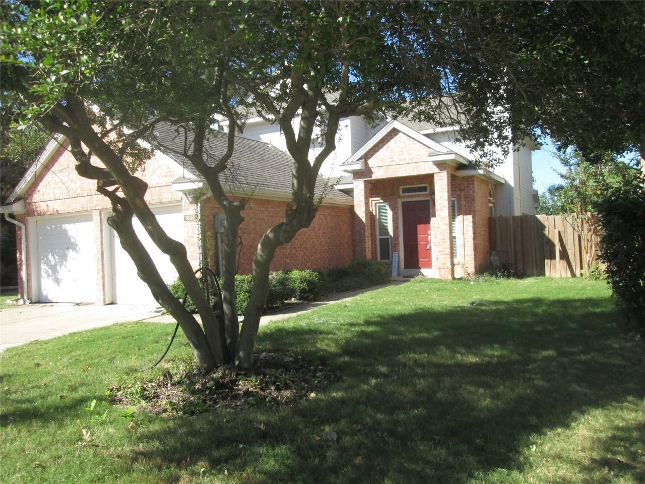 1305 Berkeley Ct - Photo 2 of 35