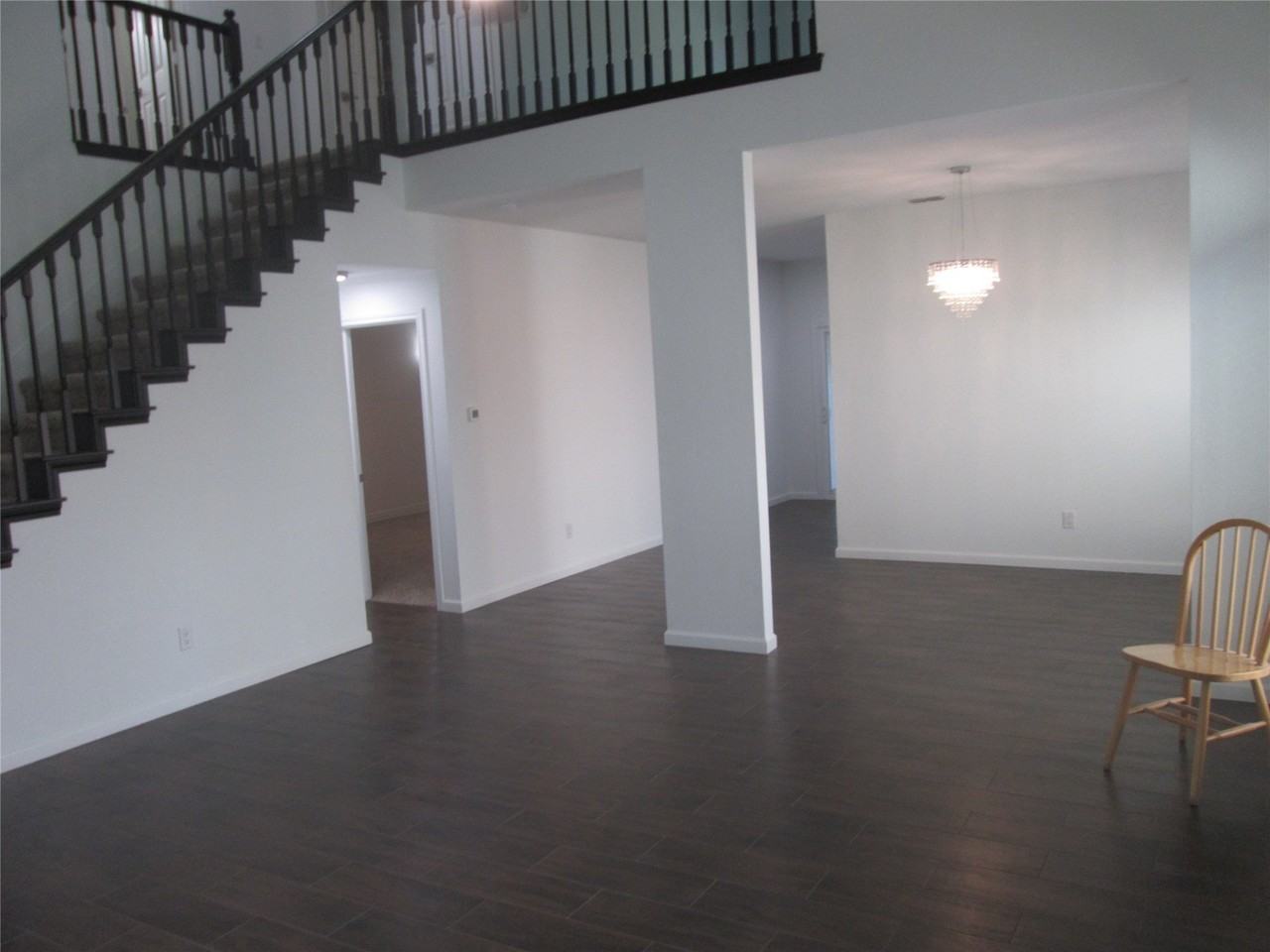1305 Berkeley Ct - Photo 4 of 35