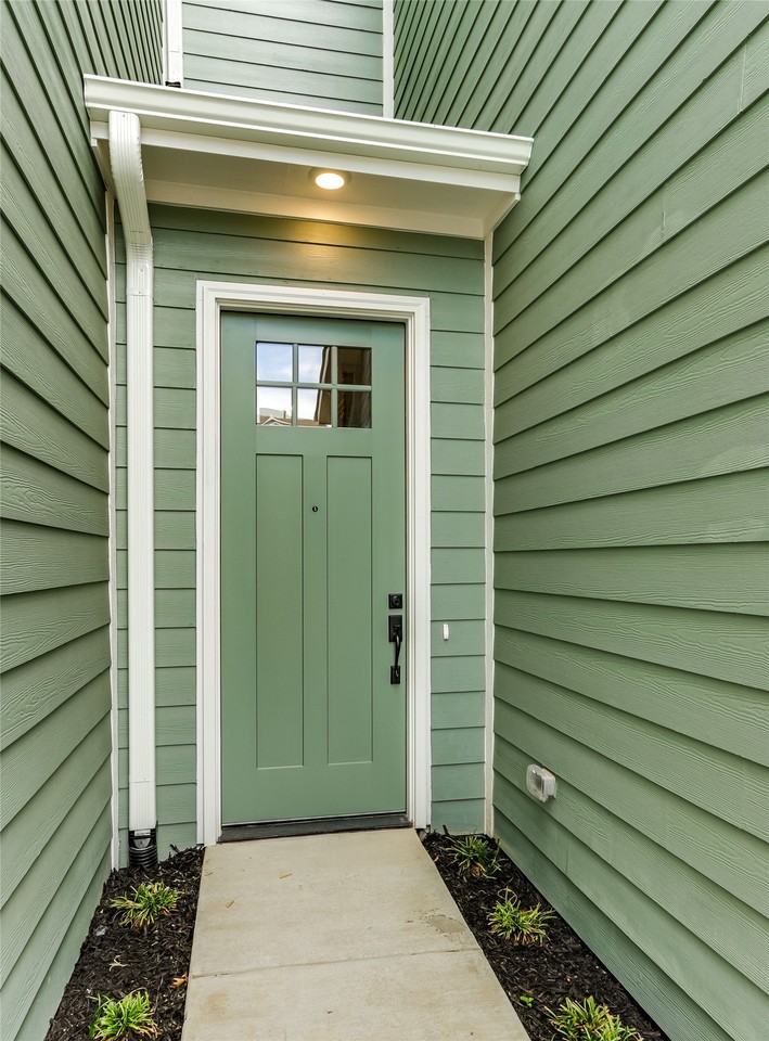 613 Emily Ln - Photo 4 of 30