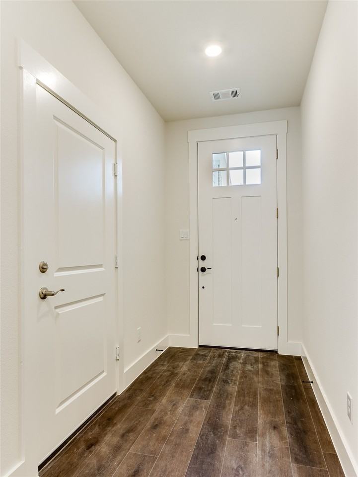 613 Emily Ln - Photo 5 of 30