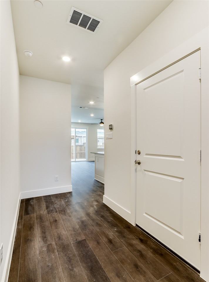 613 Emily Ln - Photo 6 of 30