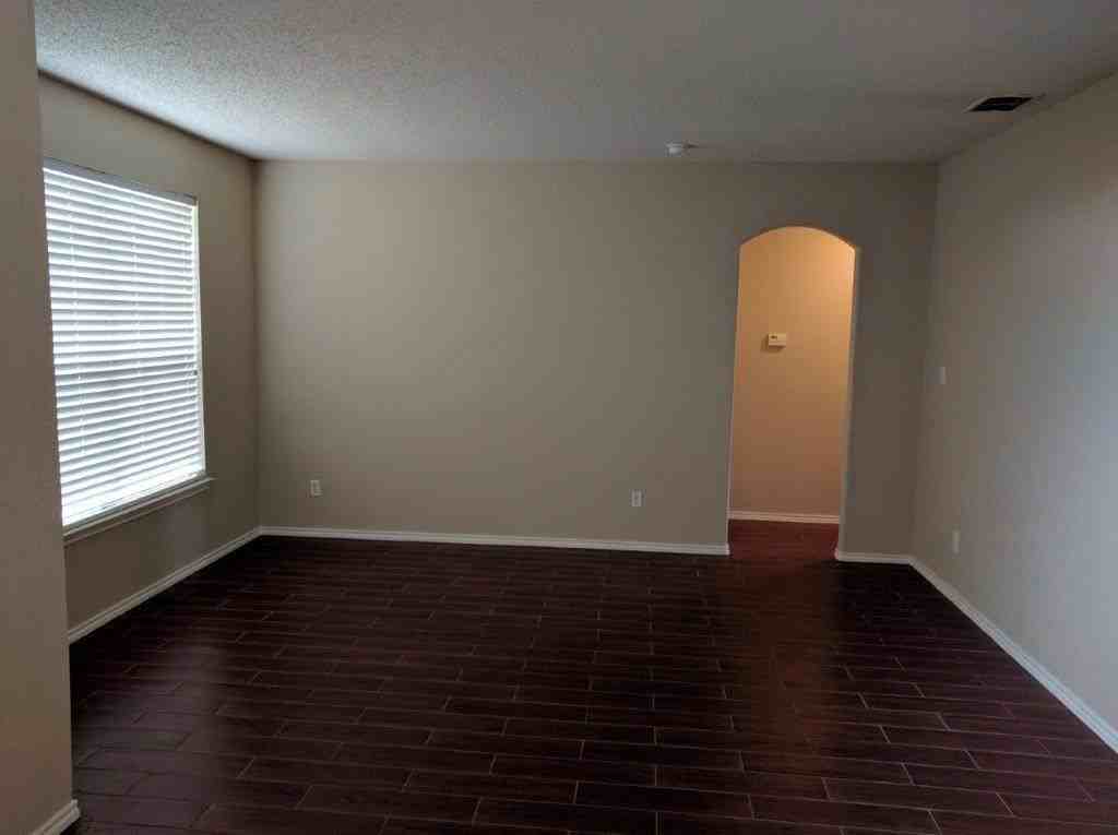 3544 Brewster Dr - Photo 3 of 20