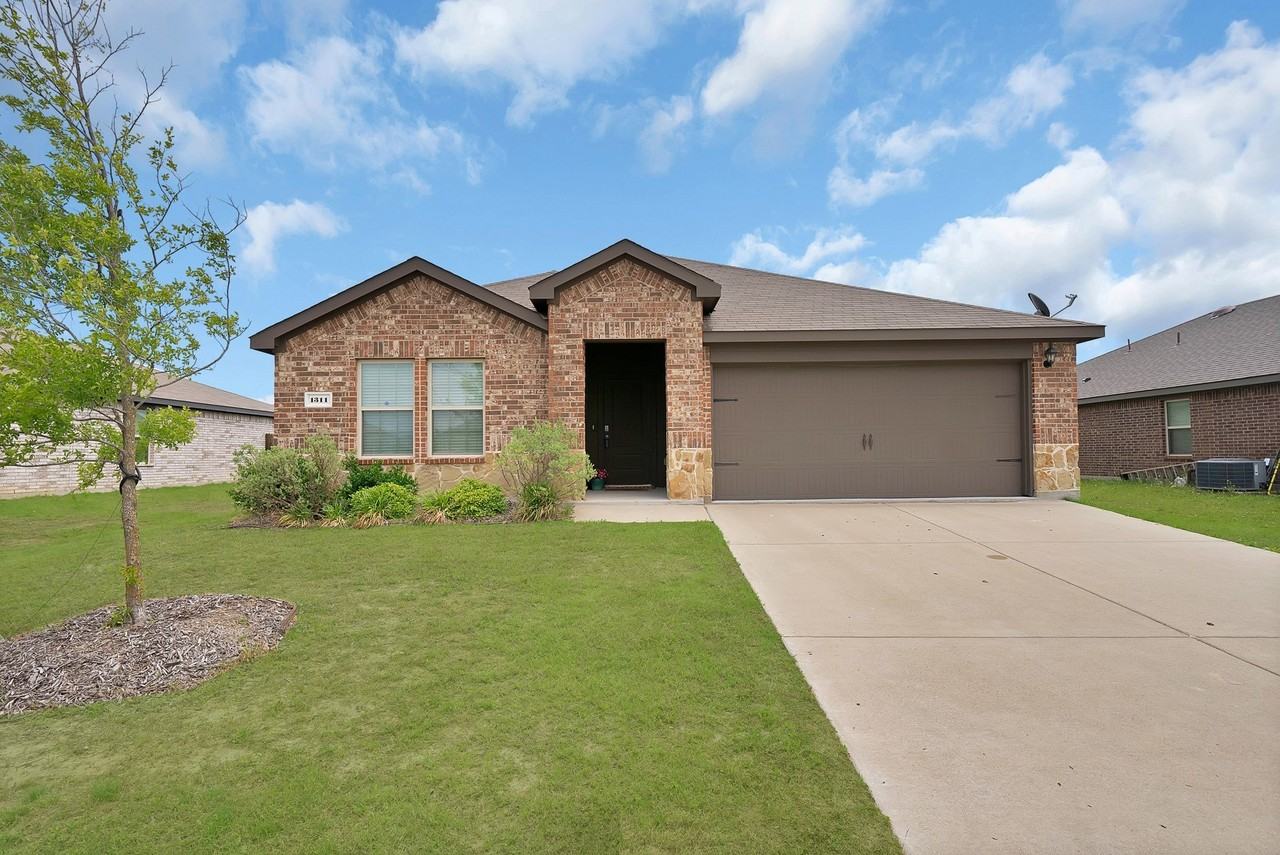 1311 Emi Kate Ln - Photo 7 of 40