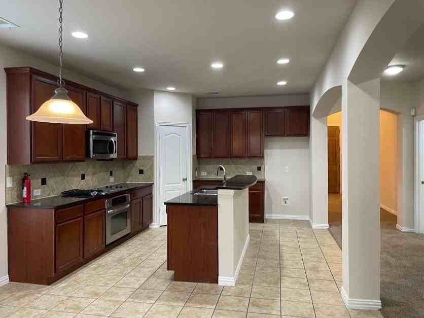 9845 Mcfarring Dr - Photo 4 of 28
