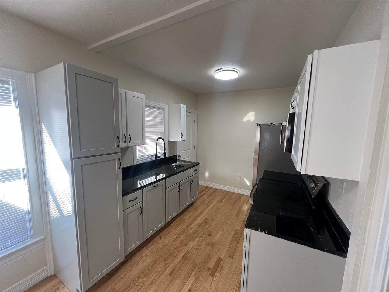 5117 Mission Ave - Photo 6 of 16