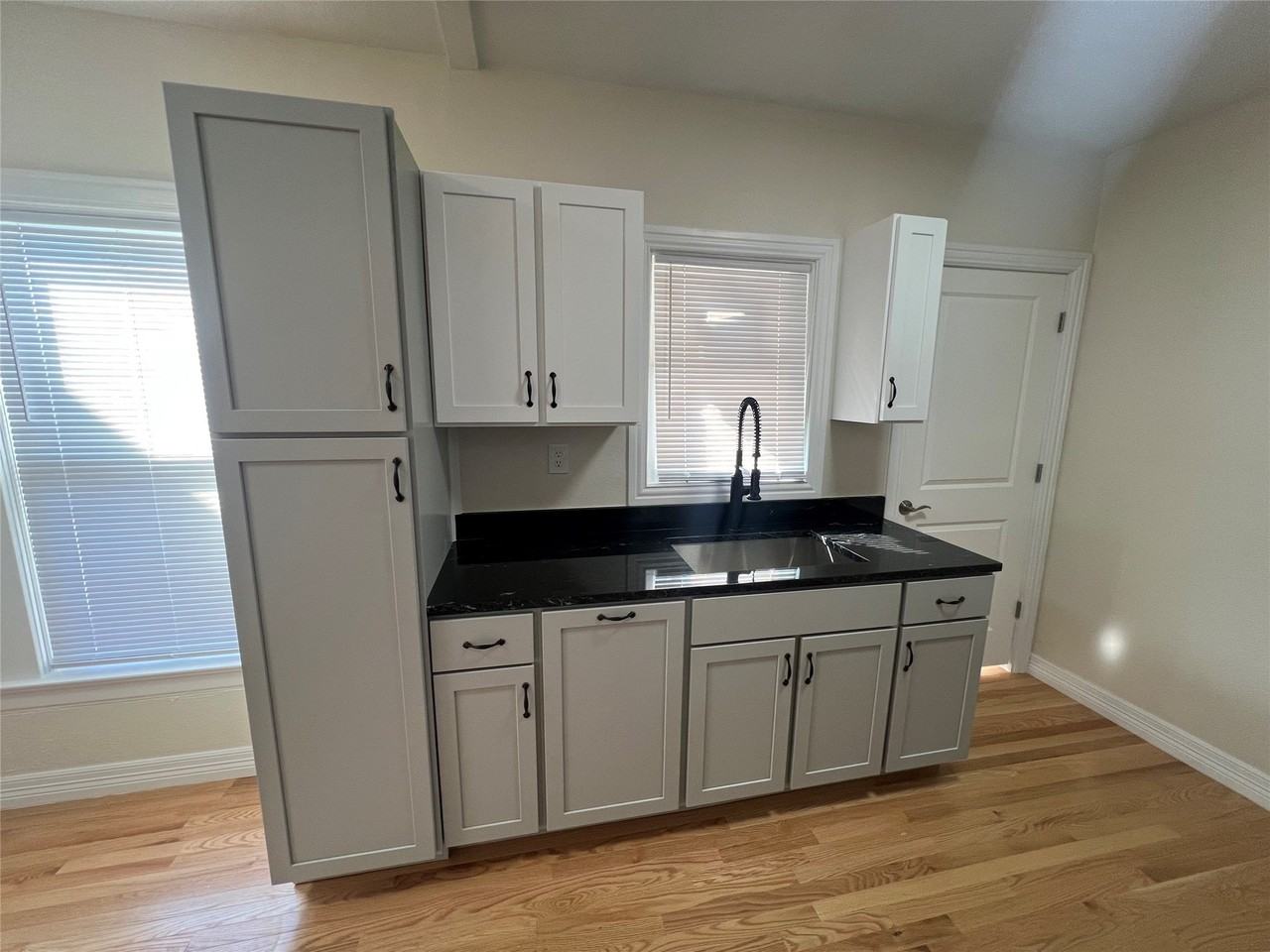 5117 Mission Ave - Photo 7 of 16
