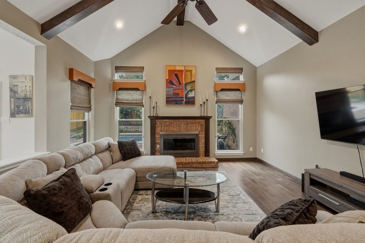 7612 Oak Knoll Dr - Photo 3 of 39