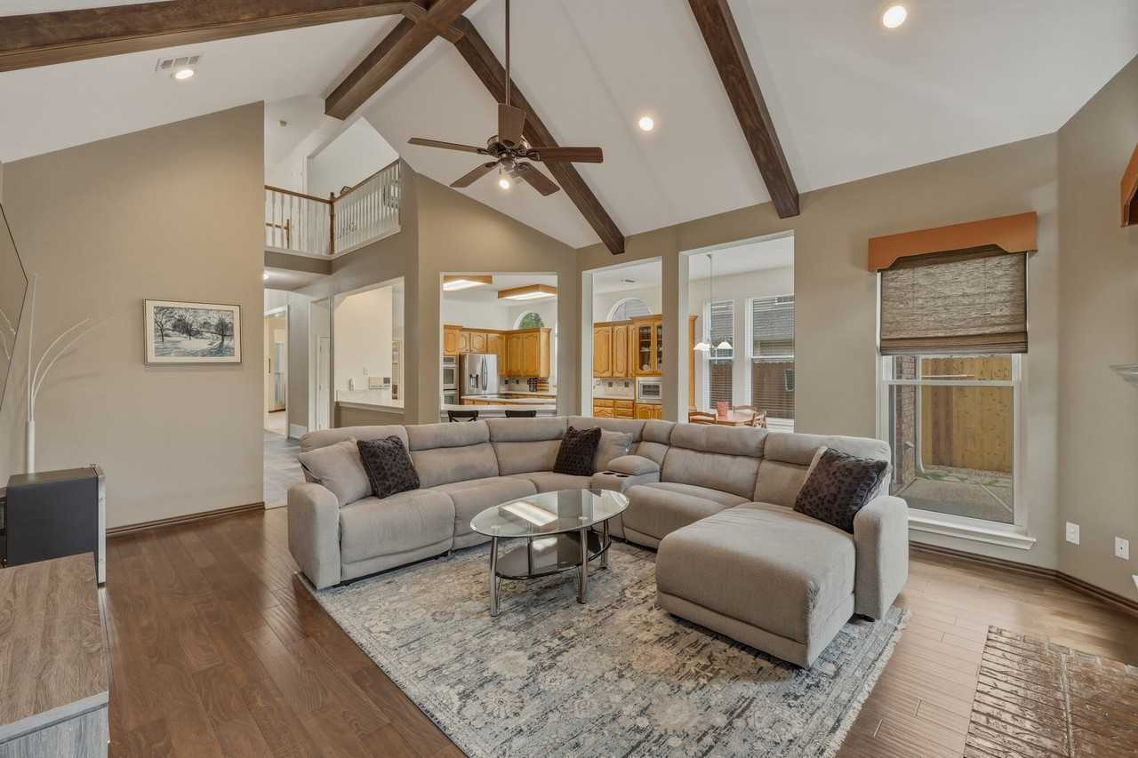 7612 Oak Knoll Dr - Photo 6 of 39