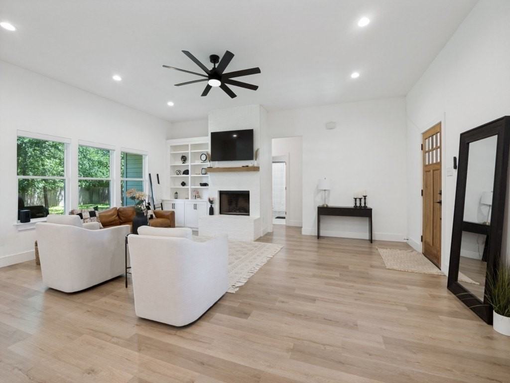 9701 Lancelot Cir - Photo 3 of 12