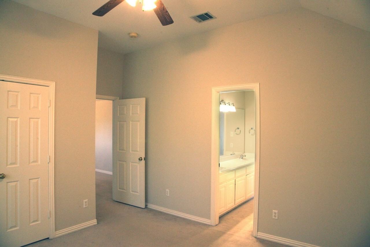 8605 Berwick Dr - Photo 5 of 15