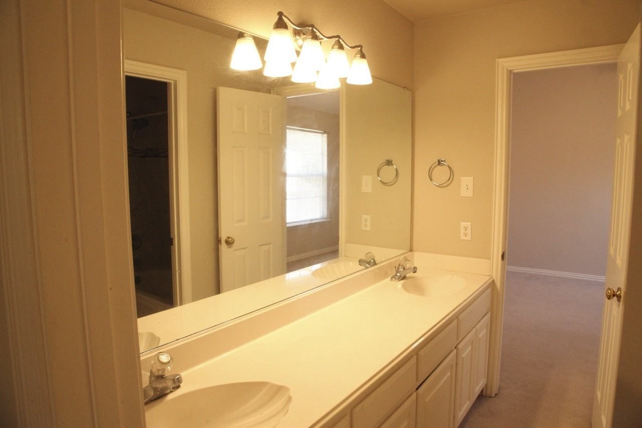 8605 Berwick Dr - Photo 6 of 15