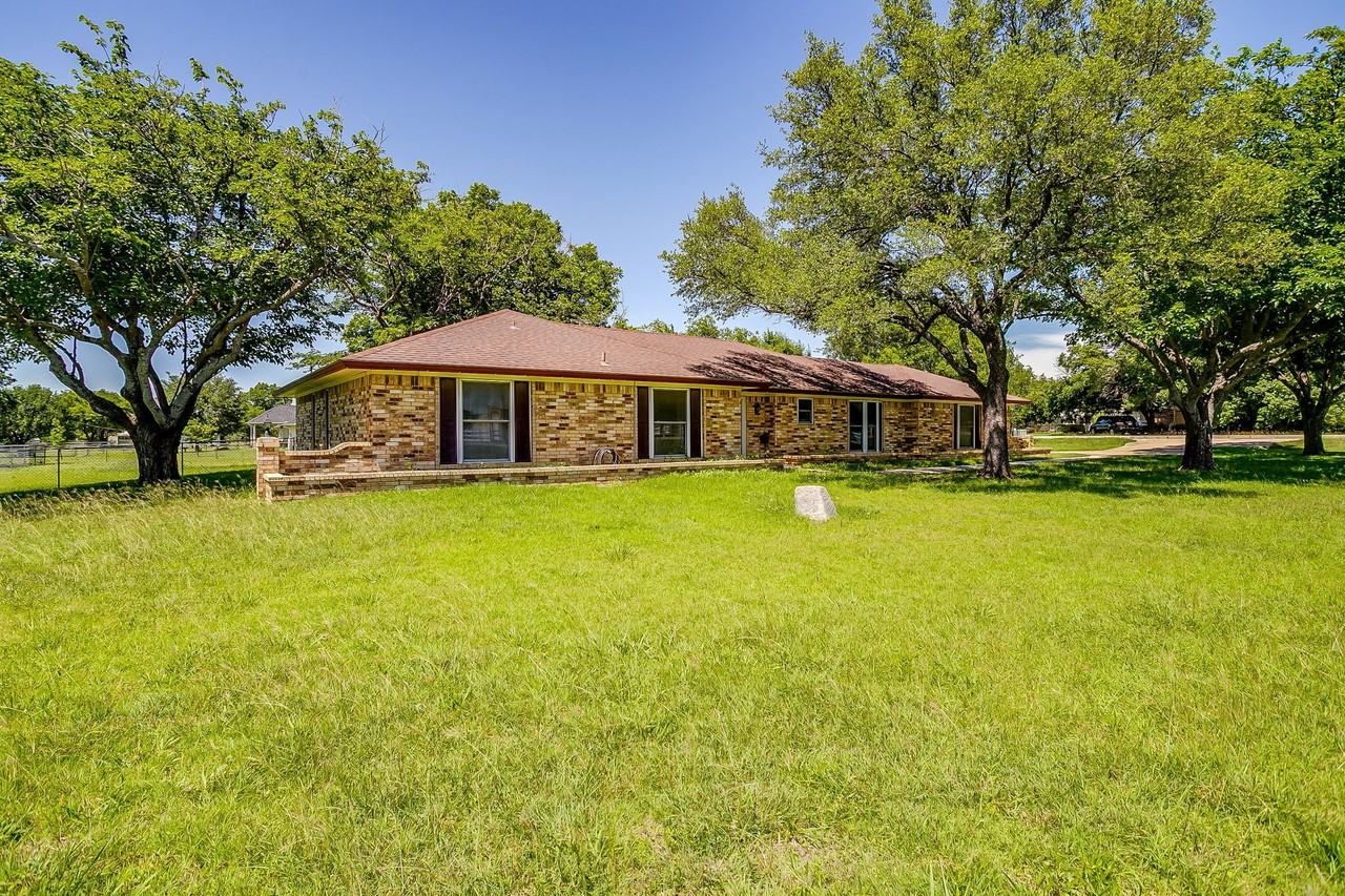 1804 Impala Dr - Photo 2 of 39