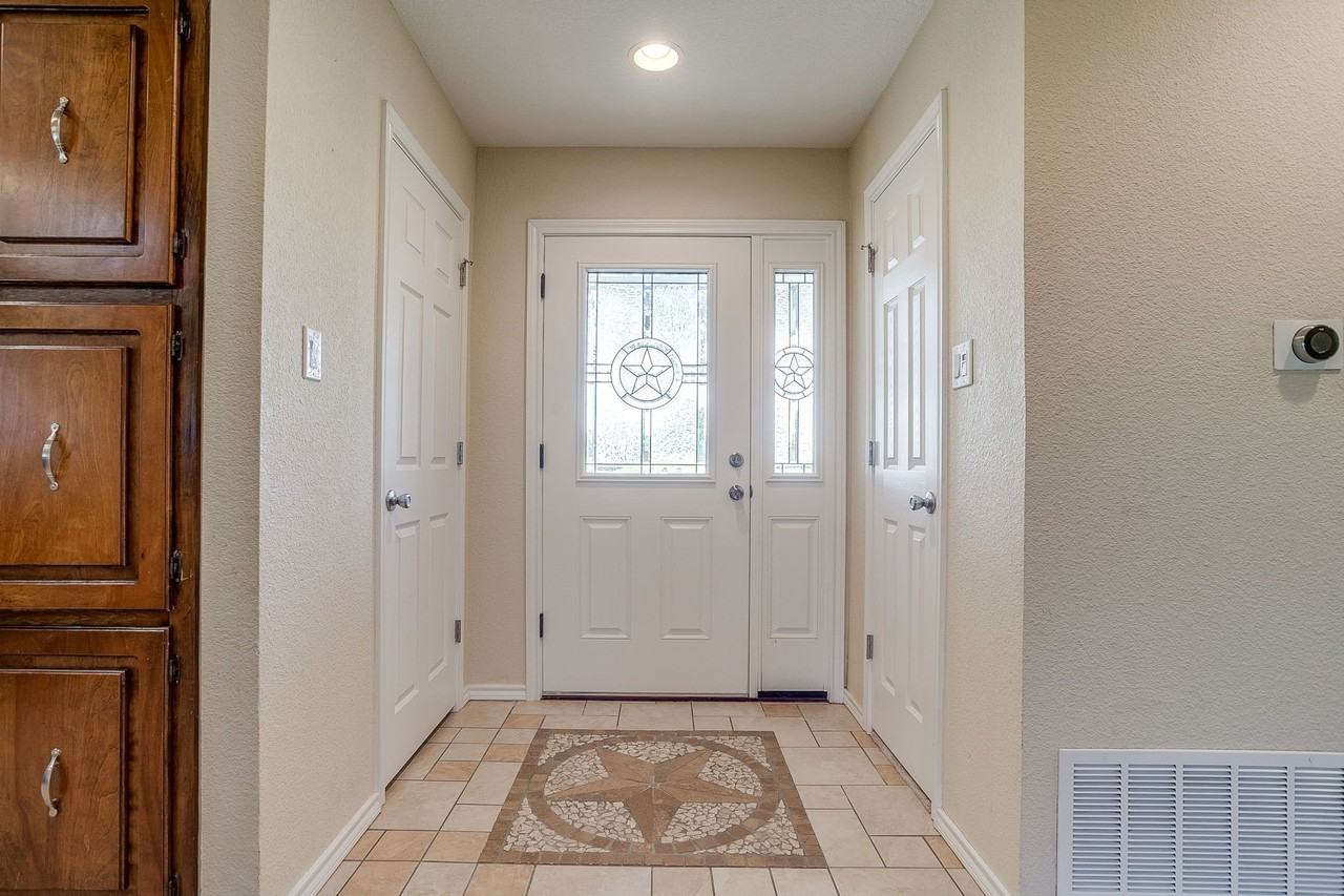 1804 Impala Dr - Photo 4 of 39
