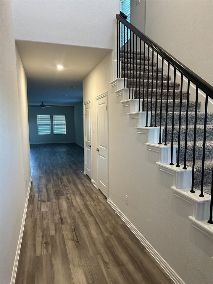 2316 Aspen Hill Dr - Photo 2 of 19