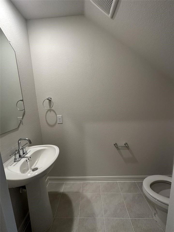 2316 Aspen Hill Dr - Photo 3 of 19