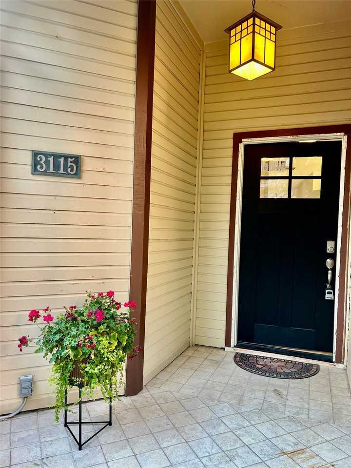 3115 Royal Gable Dr - Photo 2 of 32