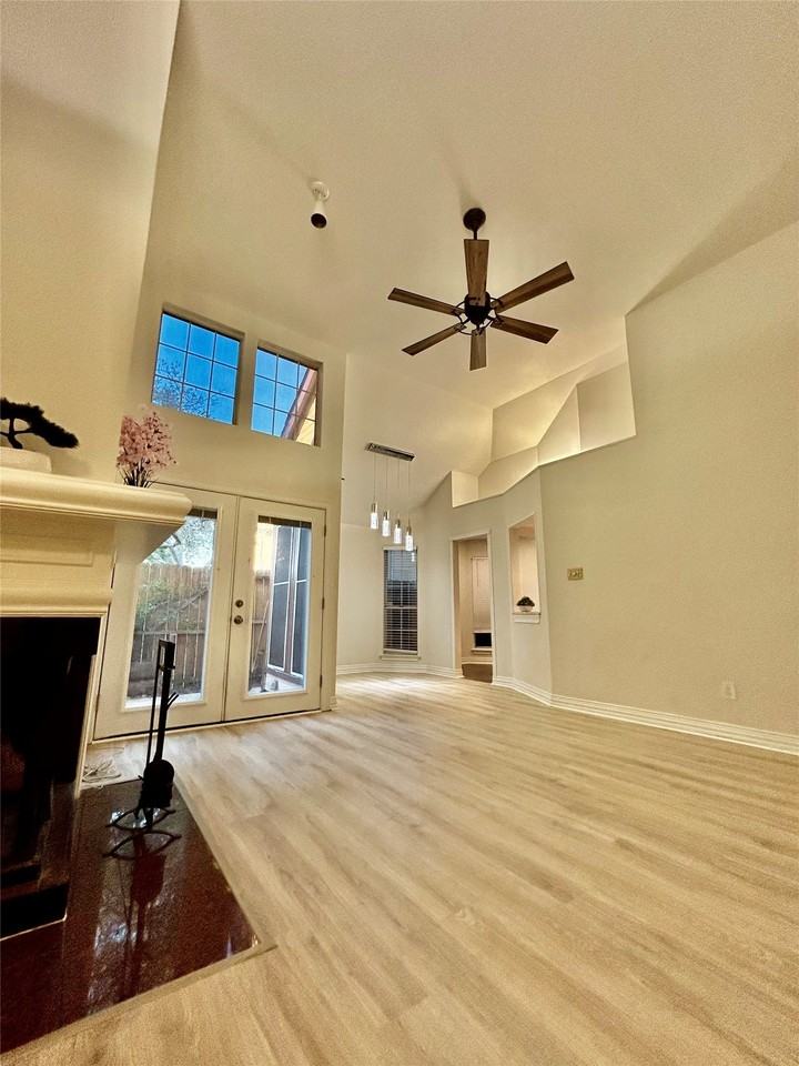 3115 Royal Gable Dr - Photo 3 of 32