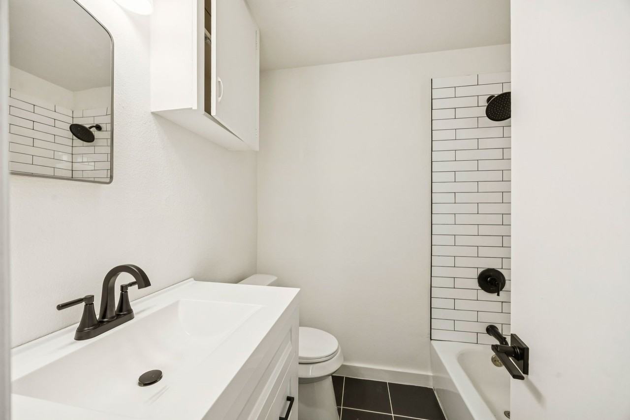 10042 Brockbank Dr - Photo 7 of 15