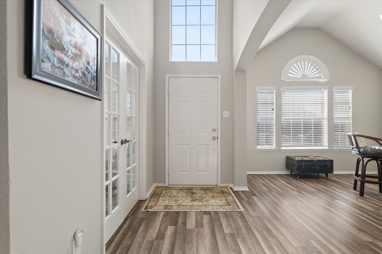 7914 Kristina Dr - Photo 5 of 32
