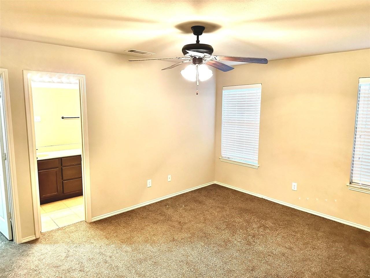 387 Orbit Dr - Photo 2 of 5