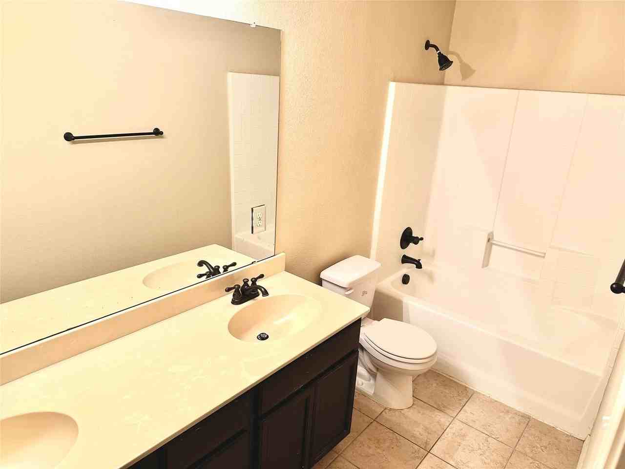 387 Orbit Dr - Photo 3 of 5