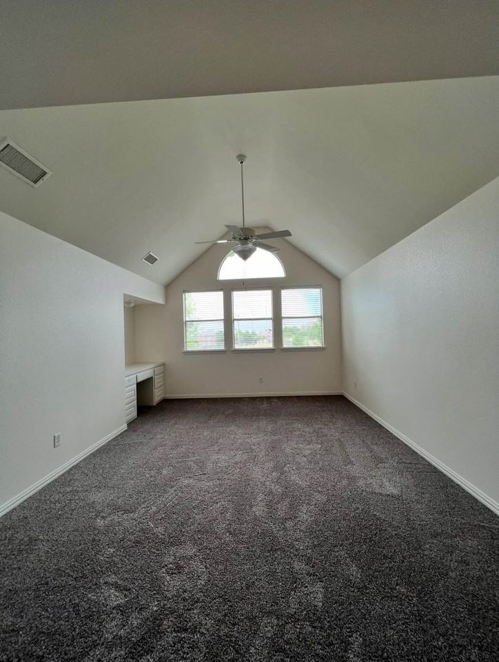 1912 Van Landingham Dr - Photo 2 of 7
