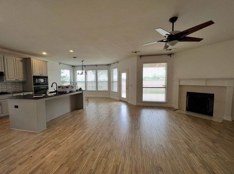 1912 Van Landingham Dr - Photo 3 of 7