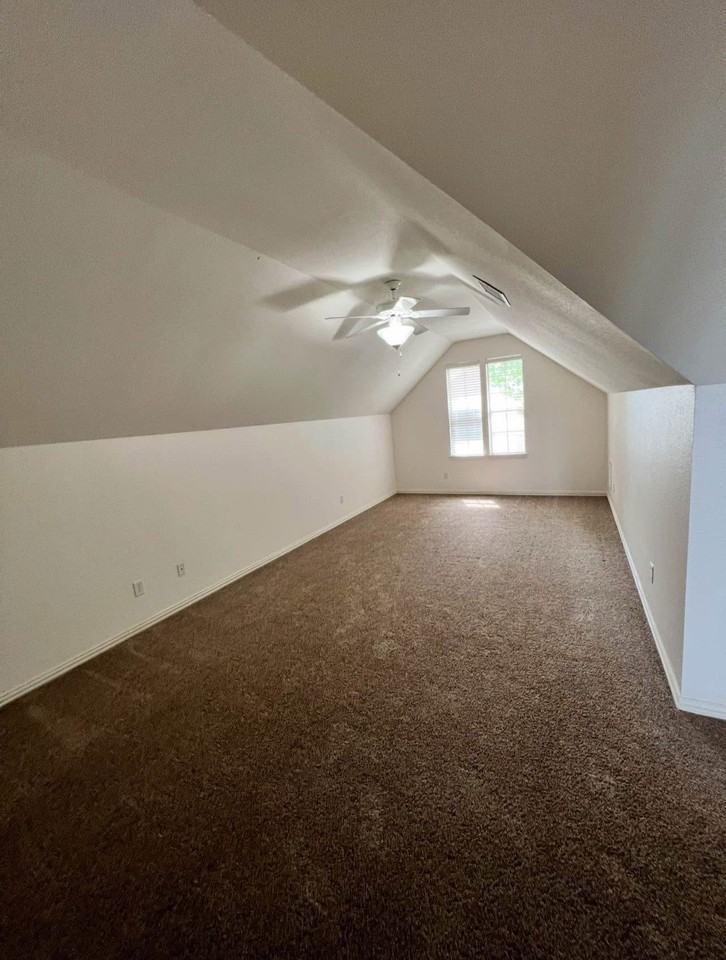 1912 Van Landingham Dr - Photo 4 of 7