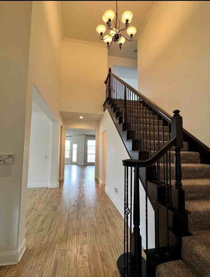 1912 Van Landingham Dr - Photo 6 of 7
