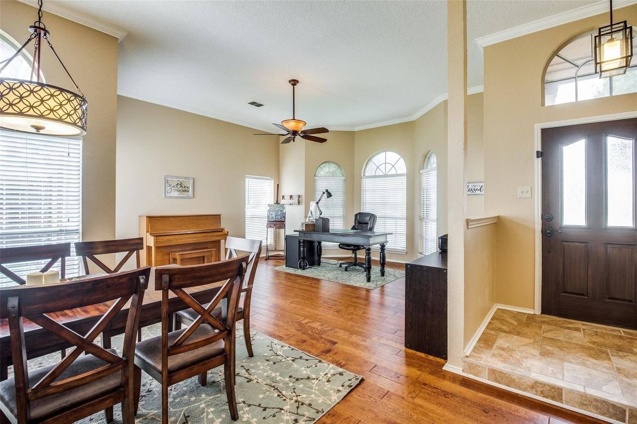 1109 Ashby Dr - Photo 4 of 25