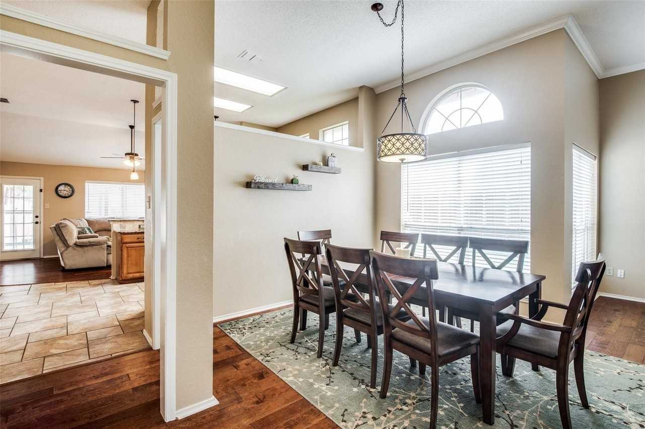 1109 Ashby Dr - Photo 6 of 25