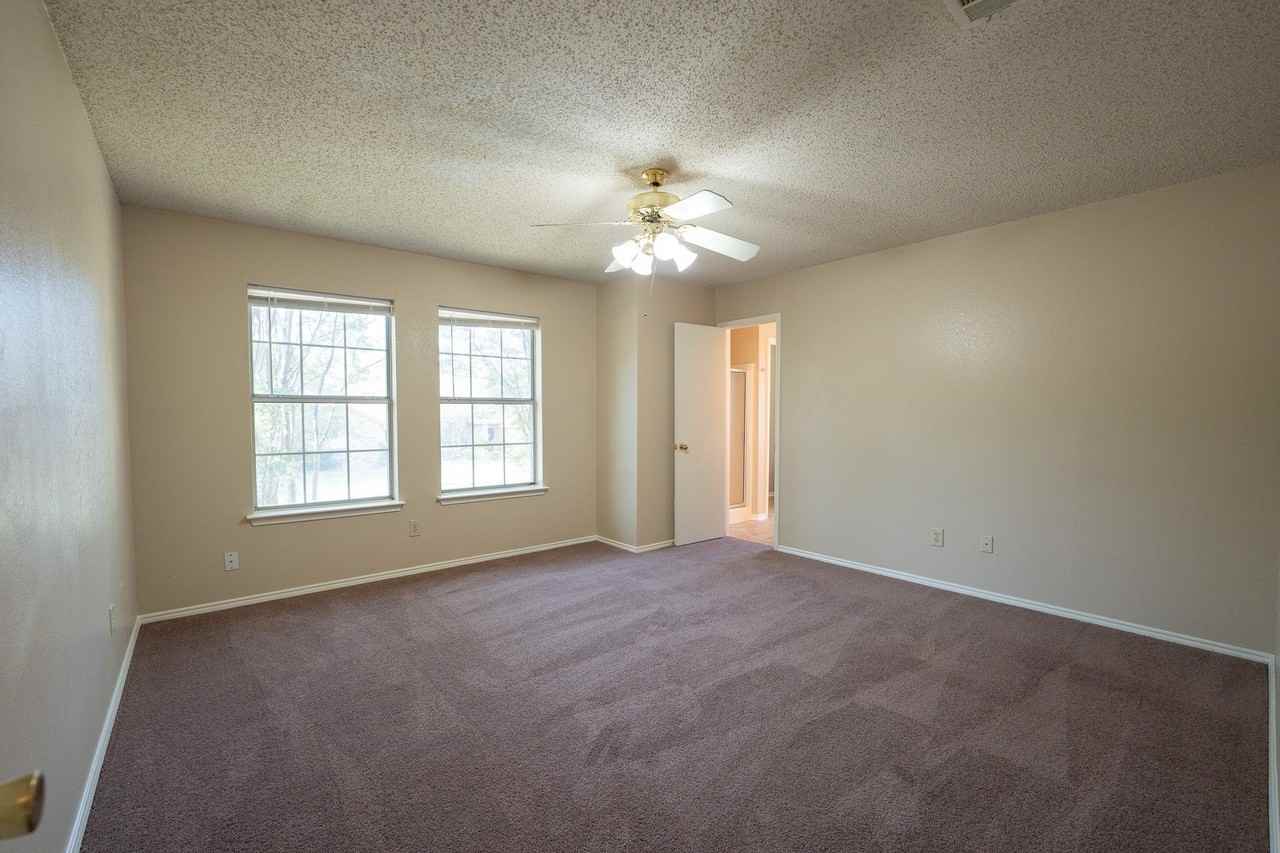 831 Ash Grove Ln - Photo 2 of 9