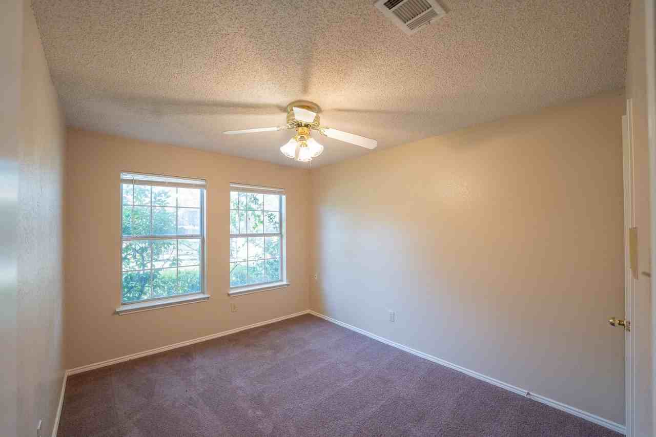 831 Ash Grove Ln - Photo 4 of 9