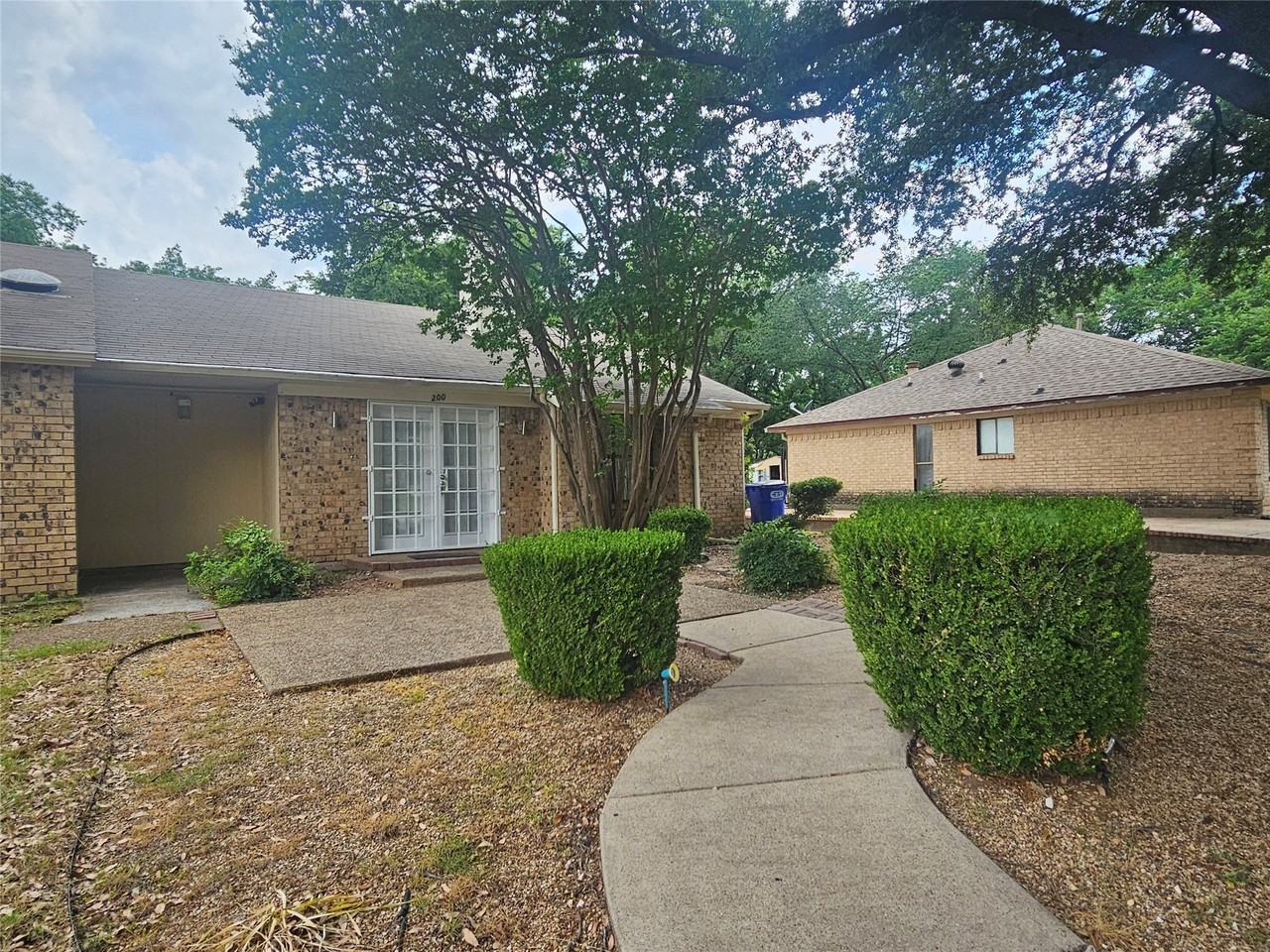 200 E Denton Dr - Photo 2 of 18