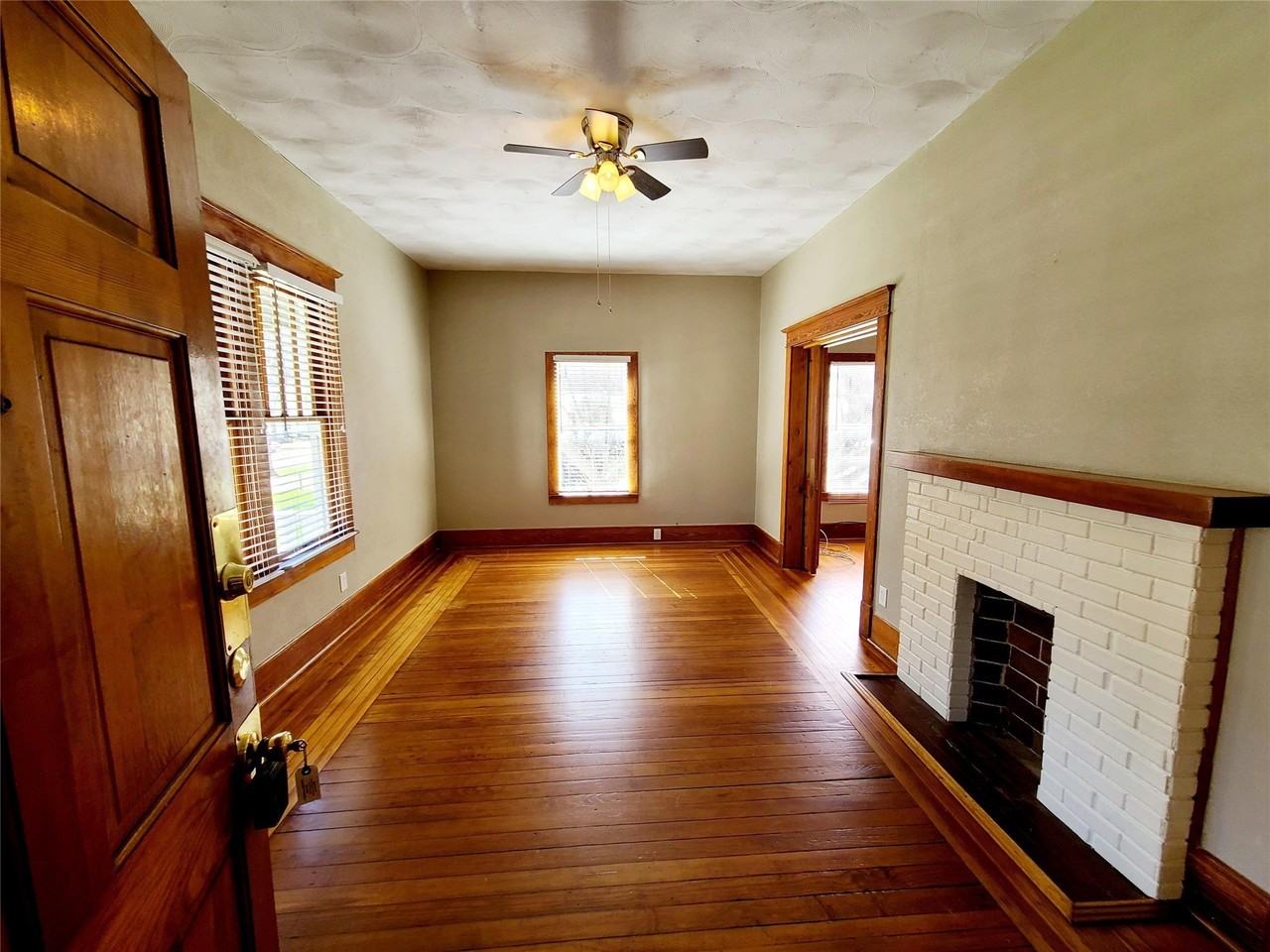 4909 Worth St #1 - Photo 4 of 20