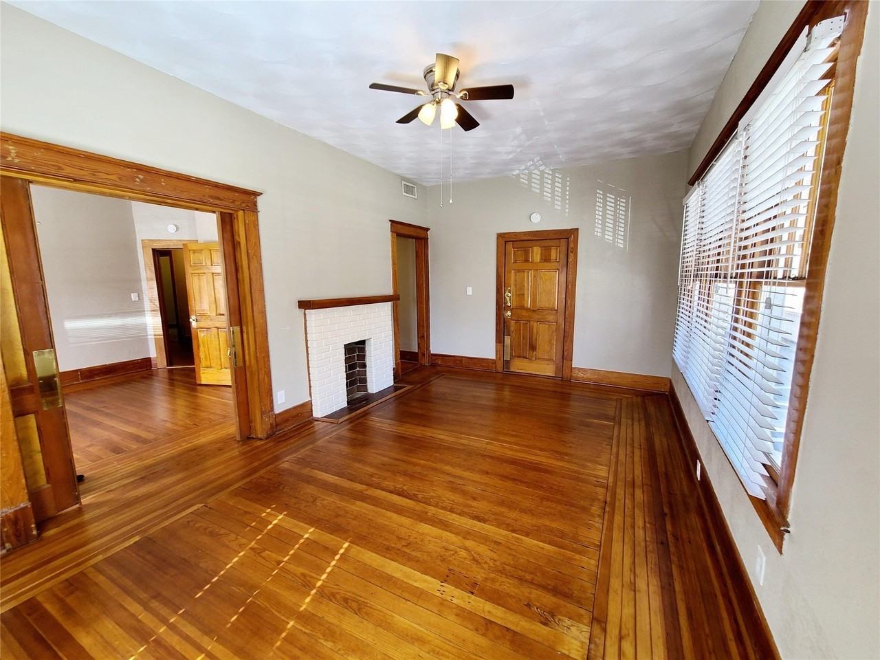 4909 Worth St #1 - Photo 5 of 20