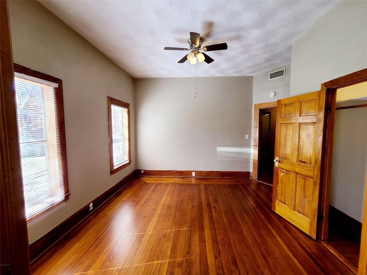 4909 Worth St #1 - Photo 6 of 20