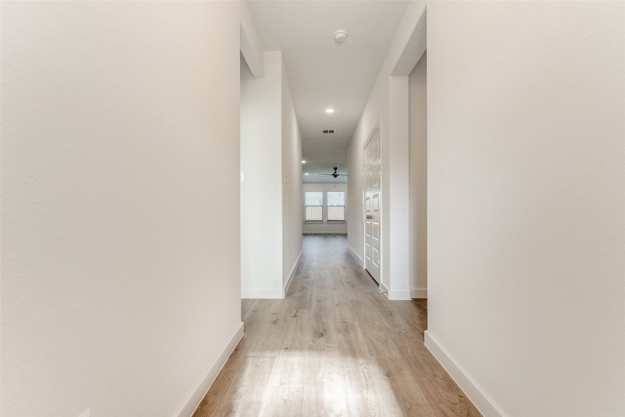 4908 Pebblewood Dr - Photo 3 of 25