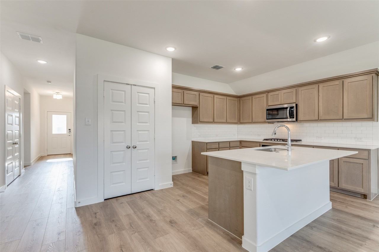 4908 Pebblewood Dr - Photo 5 of 25