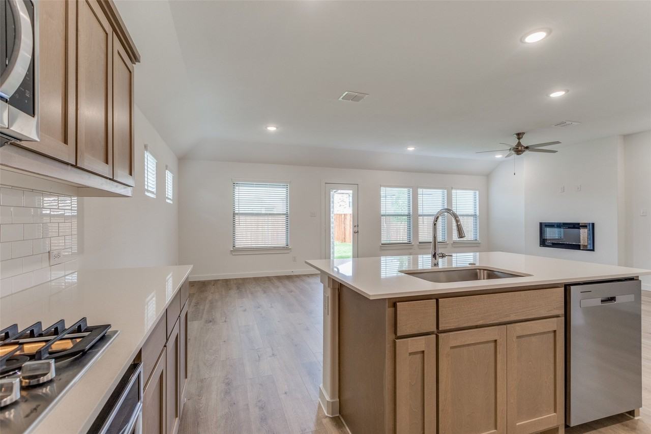 4908 Pebblewood Dr - Photo 6 of 25