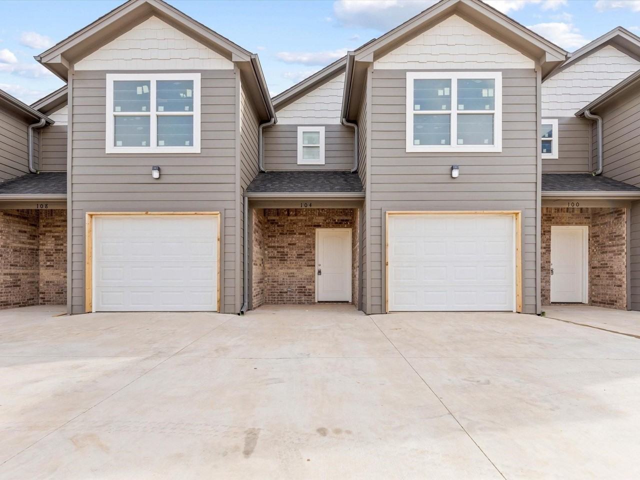 128 Abbey Park Ct - Photo 2 of 32