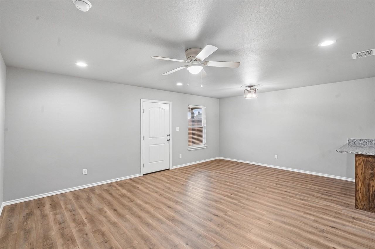 128 Abbey Park Ct - Photo 7 of 32