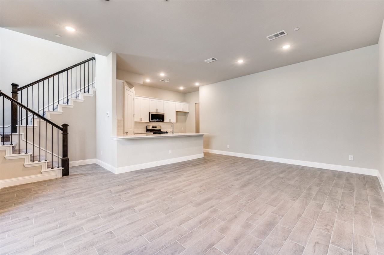 6148 Blythe Dr - Photo 5 of 25