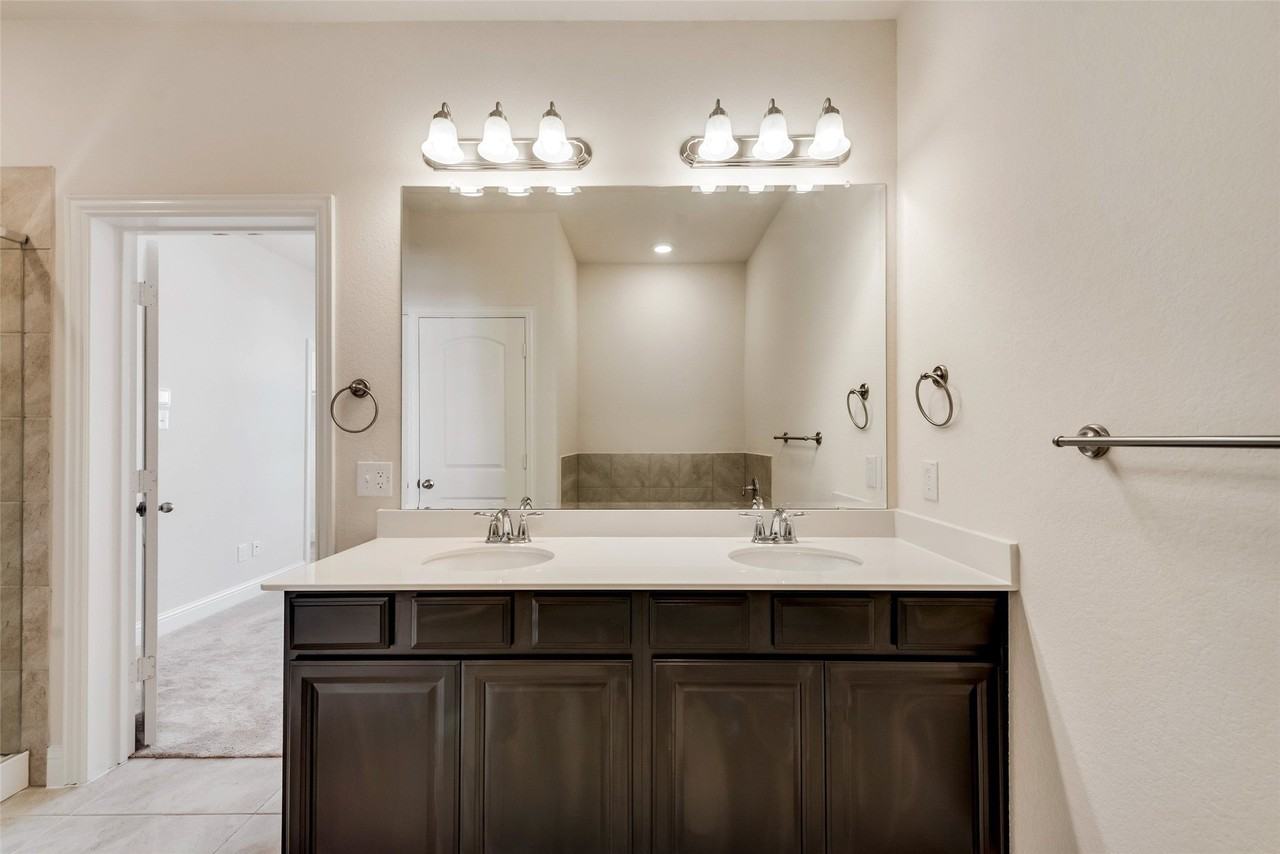 4413 Benton Ln - Photo 6 of 19
