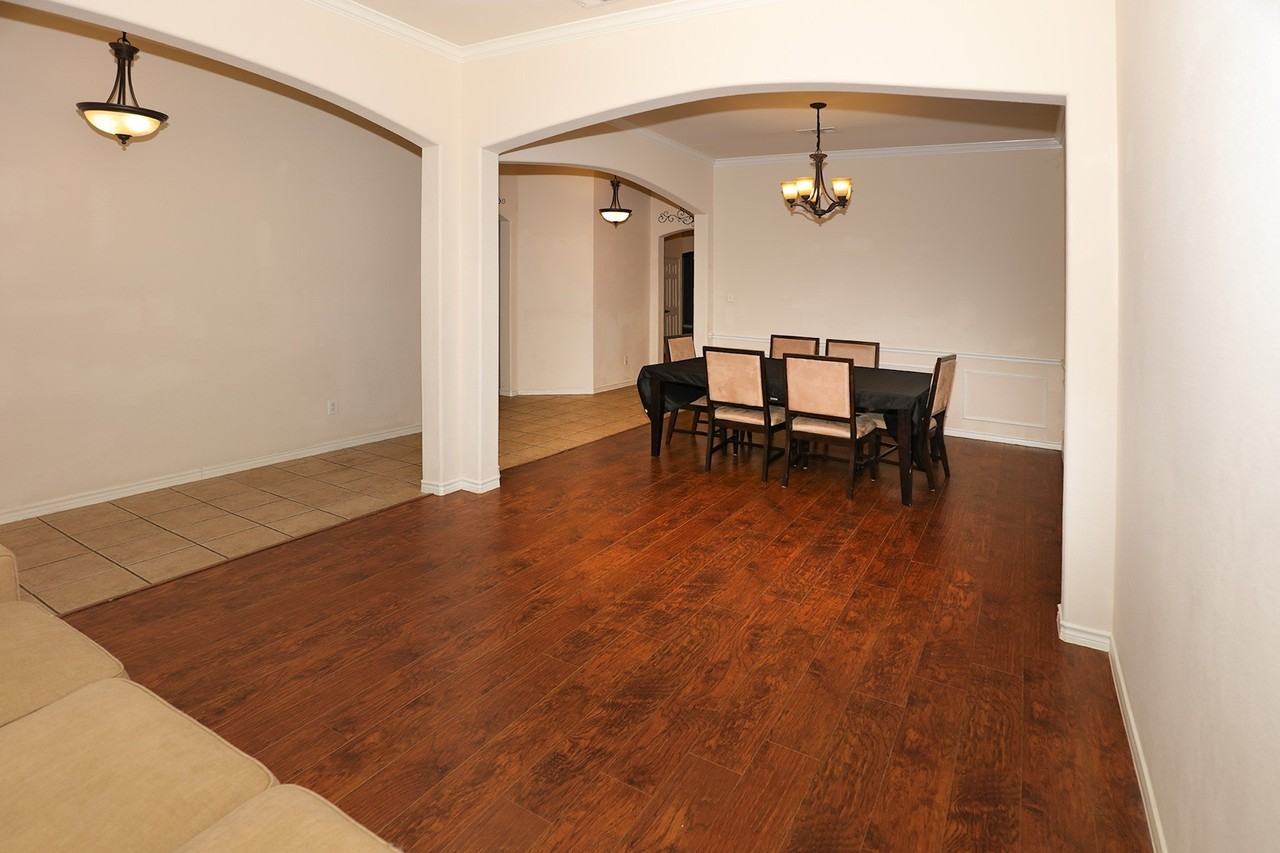 1615 Bur Oak Dr - Photo 3 of 26
