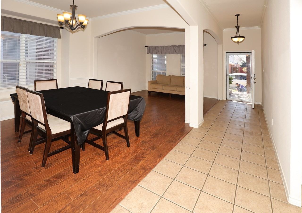 1615 Bur Oak Dr - Photo 4 of 26