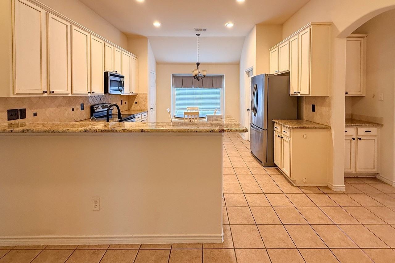 1615 Bur Oak Dr - Photo 7 of 26